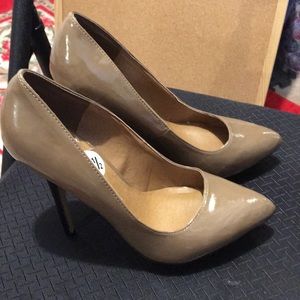 Jessica Simpson. Nude heels